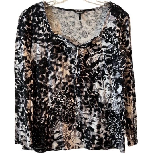 Daisy Fuentes Women's M Gray Animal Print Long Sleeve Blouse Casual - Picture 1 of 6